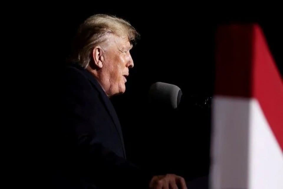 ABD&rsquo;nin eski Başkanı Donald Trump adına Beyaz Saray&rsquo;a i&ccedil;erisinde zehirli