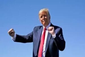 ABD'nin eski başkanı Donald Trump, 2024 se&ccedil;imlerinde yeniden aday olacağını