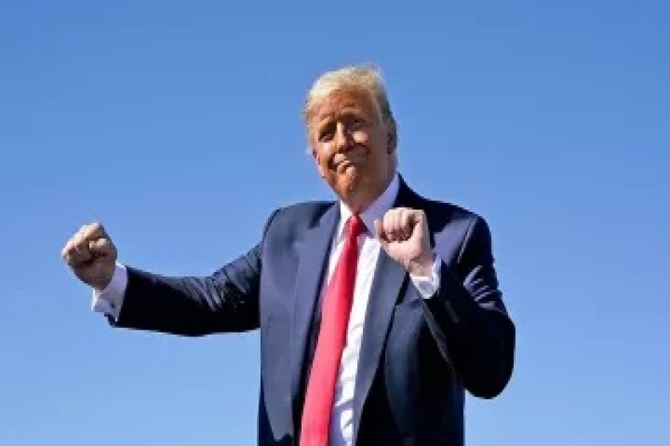 ABD'nin eski başkanı Donald Trump, 2024 se&ccedil;imlerinde yeniden aday olacağını