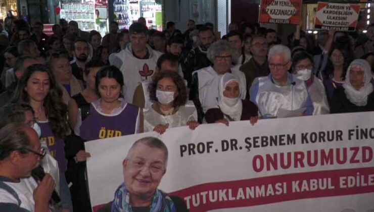 TTB Başkanı Şebnem Korur Fincancı'nın tutuklanması İzmir'de protesto edildi