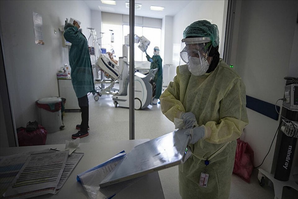 Bir&ccedil;ok varyantın bulunduğu &uuml;lkelerden T&uuml;rkiye'ye gelişte karantina uygulanmadığını vurgulayan TTB,