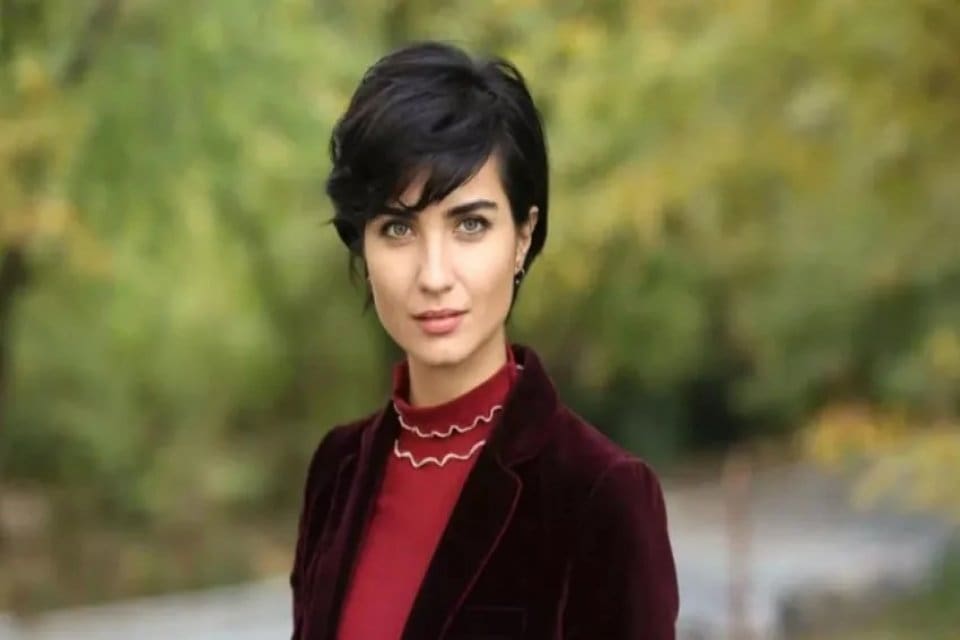 UNICEF İyi Niyet El&ccedil;isi Tuba B&uuml;y&uuml;k&uuml;st&uuml;n, derneğin İslahiye&rsquo;de kurduğu &ccedil;ocuk