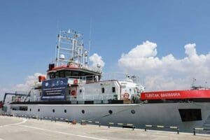 Deprem araştırmasında ilk seferini tamamlayan T&Uuml;BİTAK Marmara Araştırma Gemisi, İzmir'e