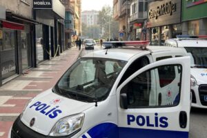 Olay, sabah saatlerinde Şehzadeler ilçesi Yarhasanlar Mahallesi Avni Gemicioğlu Caddesi'nde