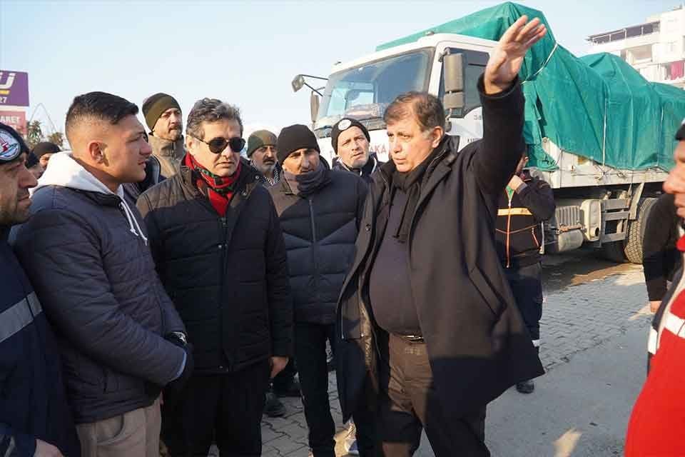 &Uuml;lkemizi yasa boğan felaket sonrası deprem b&ouml;lgesine giden Karşıyaka Belediye
