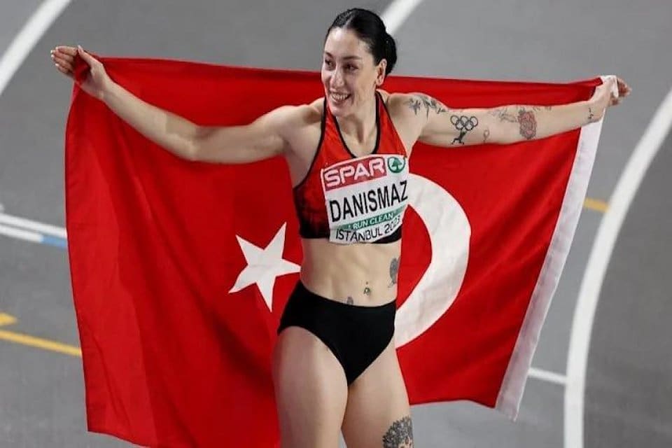 Milli atlet Tuğba Danışmaz, Avrupa Salon Atletizm Şampiyonası kadınlar &uuml;&ccedil;