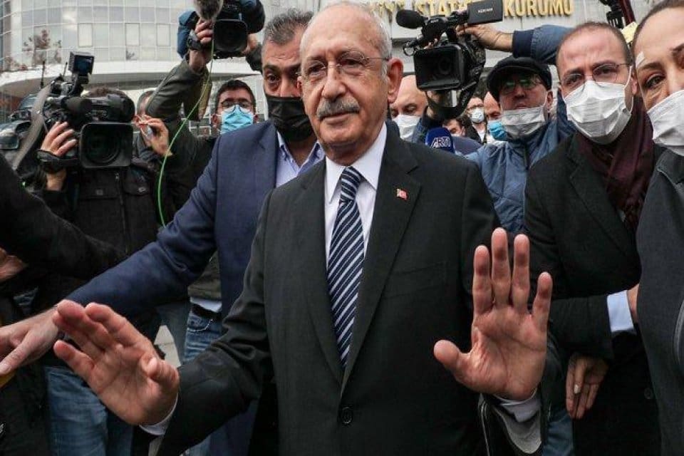 Ge&ccedil;tiğimiz g&uuml;nlerde T&Uuml;İK'in kapısından g&ouml;nderilen CHP lideri Kemal Kılı&ccedil;daroğlu, bu