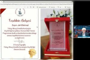 İZMİR'de, 25'incisi bu yıl d&uuml;zenlenen T&uuml;lay Aktaş Karşılıksız Hizmet &Ouml;d&uuml;lleri'nde,