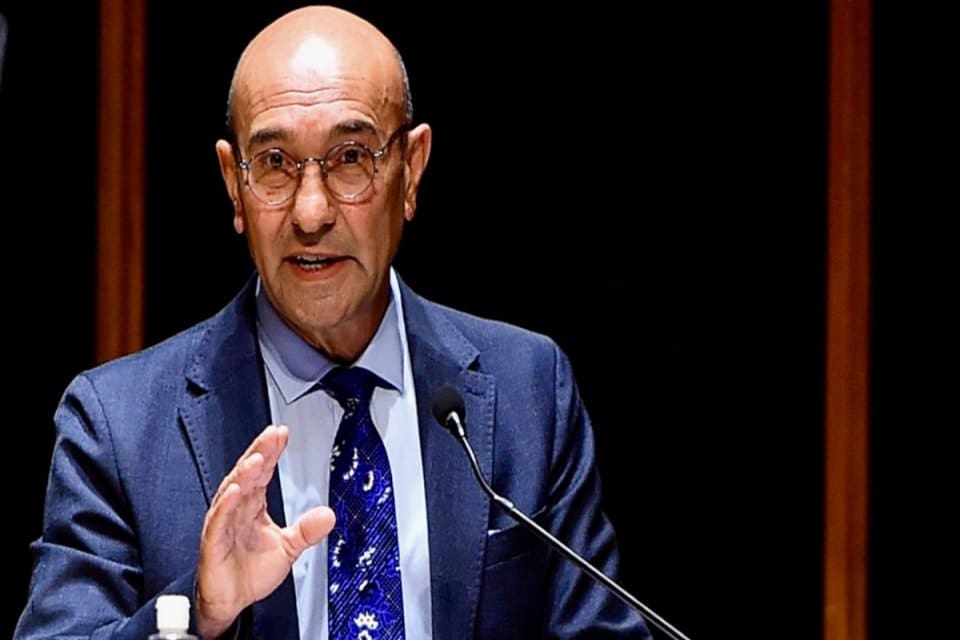 İzmir B&uuml;y&uuml;kşehir Belediyesi Tun&ccedil; Soyer, FOX TV'de katıldığı canlı yayında