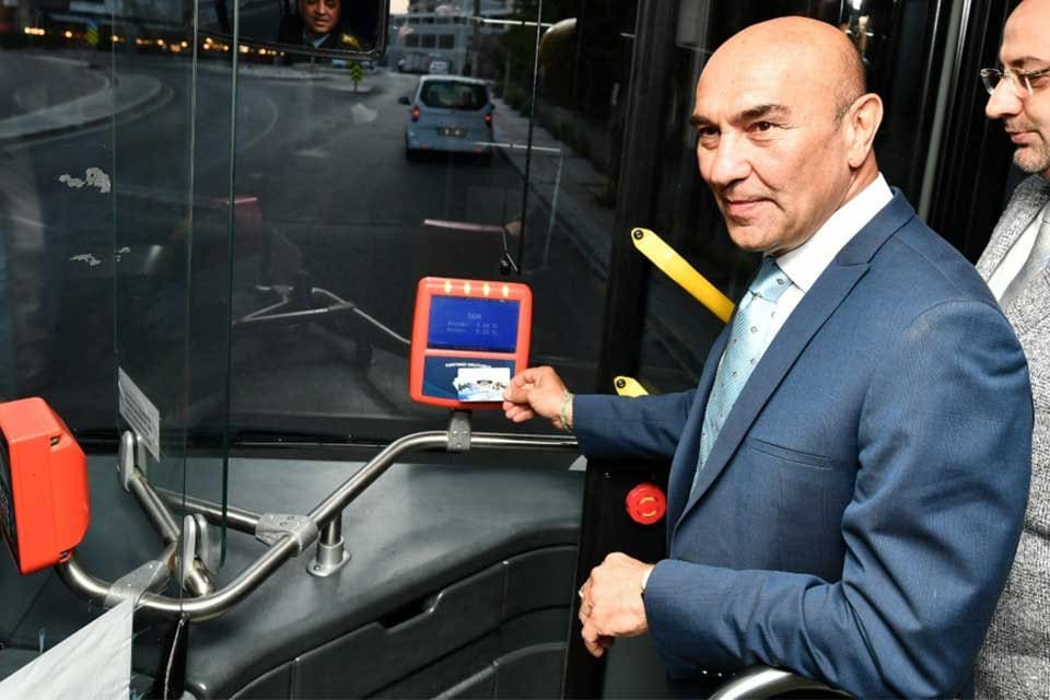 Pandemi s&uuml;recinde İzmir&rsquo;de toplu ulaşımdaki biniş sayıları ortalama y&uuml;zde 50