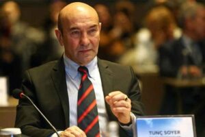 İzmir'de 11 kişi Cumhuriyet Başsavcılığı'na başvurarak, ele başı Taşkın Yorulmaz