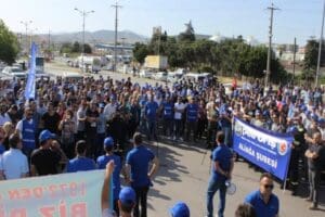 T&Uuml;PRAŞ iş&ccedil;ileri &ouml;zelleştirmeden bu yana &uuml;cretlerin eridiğini s&ouml;yl&uuml;yor. İş&ccedil;iler taleplerini