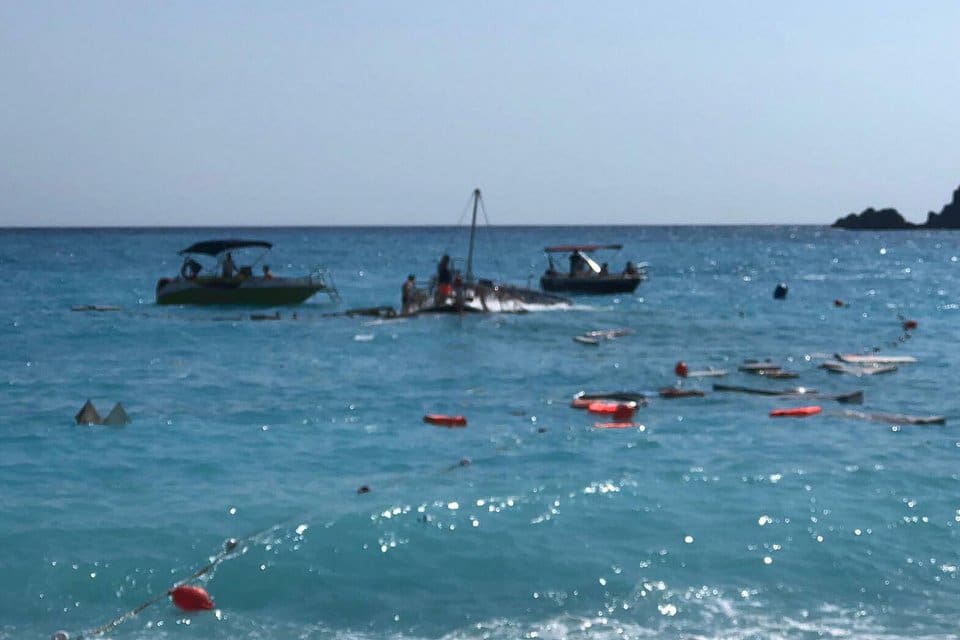Fethiye'de tur teknesi battı; 1 &ccedil;ocuk &ouml;ld&uuml; Muğla'nın Fethiye il&ccedil;esinde