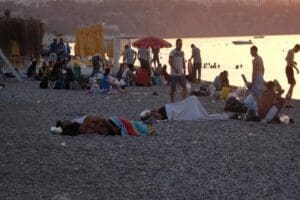 T&uuml;rkiye'nin &ouml;nemli turizm merkezlerinden Antalya'da sıcaktan ve y&uuml;ksek nemden bunalan