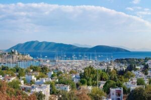 'Oteller doldu, rezervasyonsuz gelmeyin' şeklinde beyanat veren turizmcilere kızan Bodrum