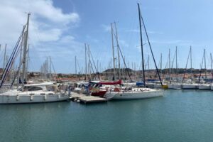 Rusya'nın T&uuml;rkiye'ye u&ccedil;uşları kısıtlama kararını değerlendiren &Ccedil;eşme Turistik Otelciler Birliği