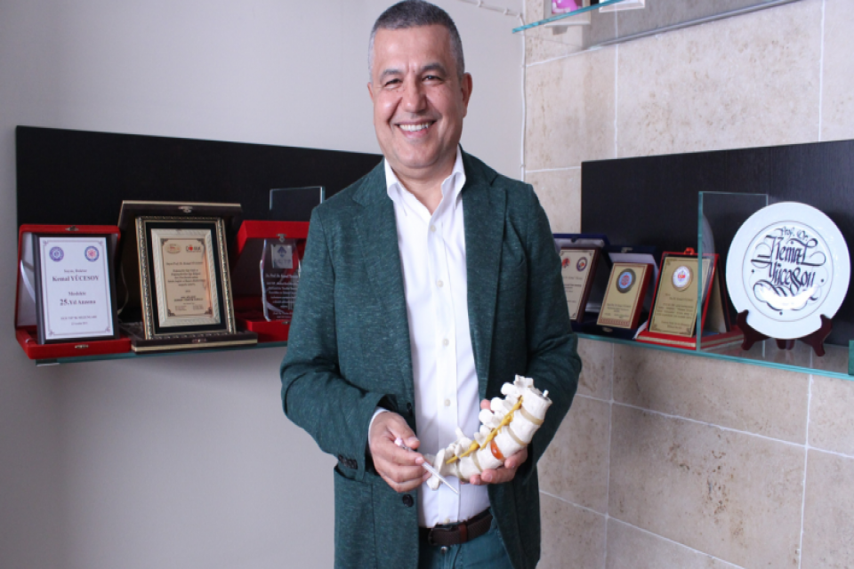 Beyin ve Sinir Cerrahisi Uzmanı Prof. Dr. Kemal Yücesoy, kırılmış