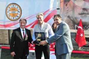 T&Uuml;RK Kızılayı İzmir Şubesi, kentteki amat&ouml;r spor kul&uuml;b&uuml; sporcularına destek