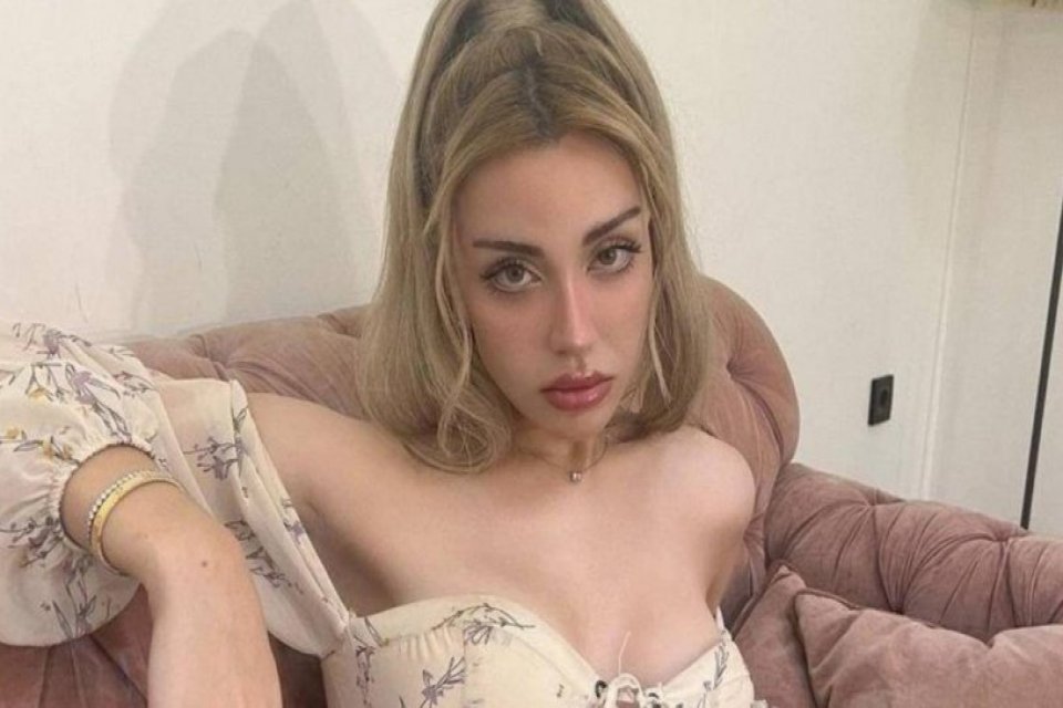 Sosyal medya fenomeni Mika Can Raun, 100 liralık banknotu klozete