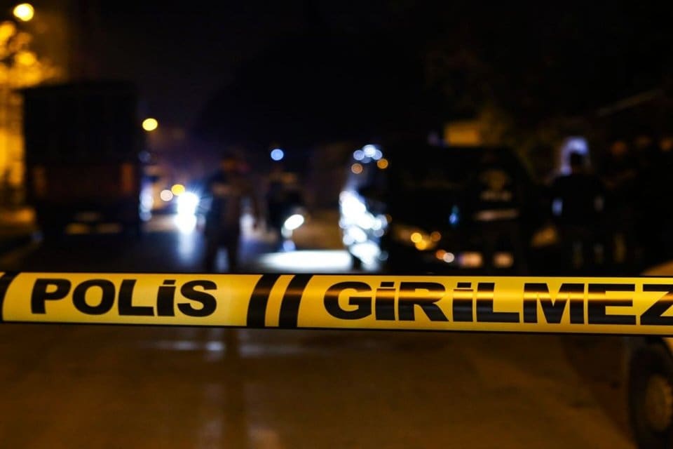 Annesini &ouml;ld&uuml;ren &ccedil;ocuk, yeğenlerini &ouml;ld&uuml;ren amca, baldızını &ouml;ld&uuml;ren enişte, eniştesini