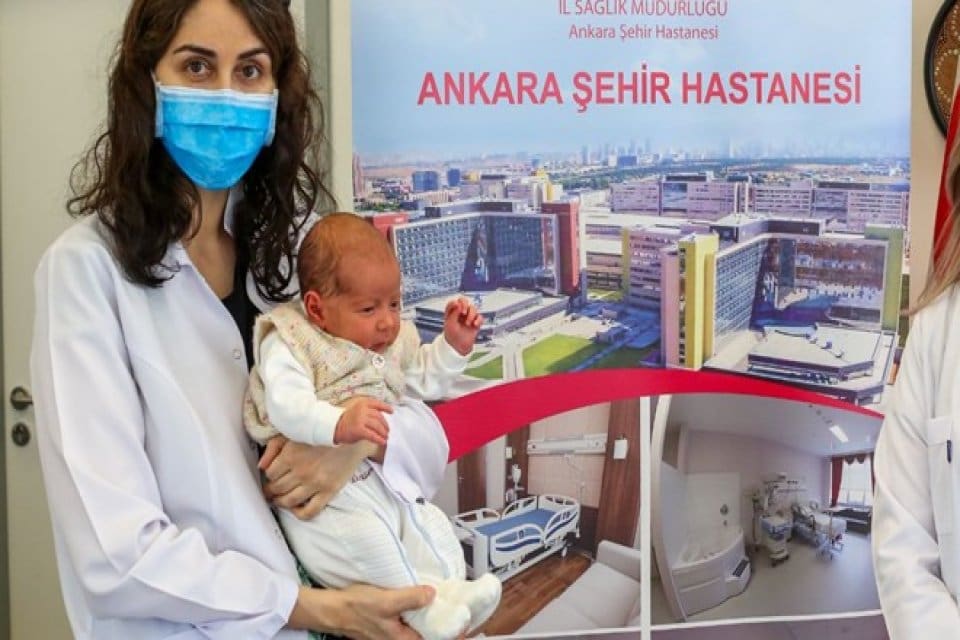Ankara'da hamileliğinin 29 ve 33&rsquo;&uuml;nc&uuml; haftalarında Sinovac aşısı olan Op.