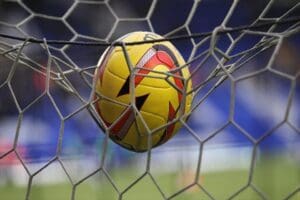 İneg&ouml;lspor Kul&uuml;b&uuml;, şikeye karıştıkları gerek&ccedil;esiyle s&ouml;zleşmeleri feshedilen takımın iki kalecisi