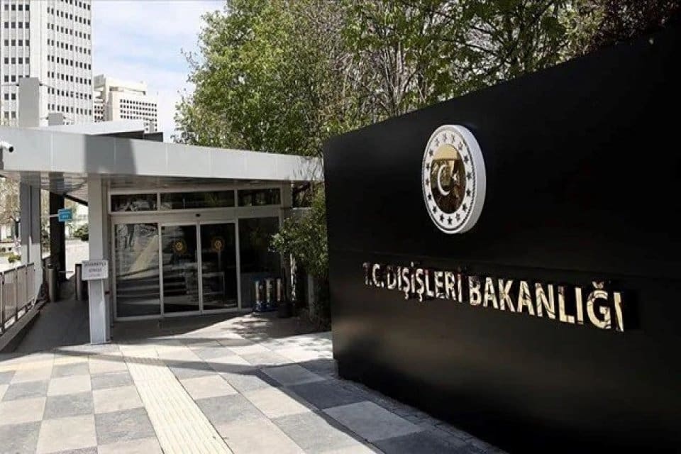Dışişleri Bakanlığı, Ermenistan'ın başkenti Erivan'da suikast faillerine ithafen anıt a&ccedil;ılmasını
