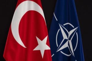 Almanya basınında yer alan haberlerde T&uuml;rkiye'nin, İsve&ccedil; ve Finlandiya'nın NATO