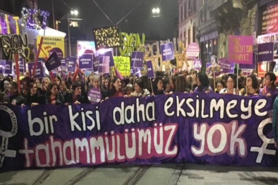 Türkiye İstanbul Sözleşmesi'nden ayrıldı! Kadına yönelik şiddeti önleme konusundaki yükümlülükleri belirleyen İstanbul Sözleşmesi'nden çıkıldı.