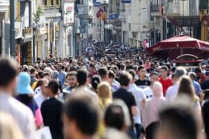 OECD b&ouml;lgesinde işsizlik oranı ağustos ayında değişmeyerek y&uuml;zde 4,9 olurken,
