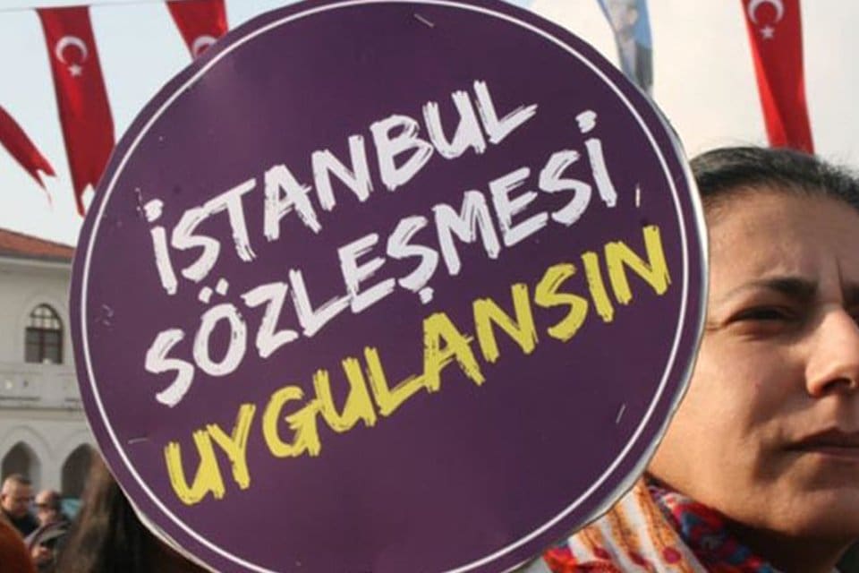 İstanbul S&ouml;zleşmesi&rsquo;nden &ccedil;ekilinmesinin ardından başlayan tartışma ve tepkiler s&uuml;rerken T&uuml;rkiye