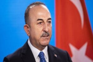 Ukrayna topraklarındaki durumun savaşa d&ouml;n&uuml;şt&uuml;ğ&uuml;n&uuml; belirten Dışişleri Bakanı Mevl&uuml;t &Ccedil;avuşoğlu,