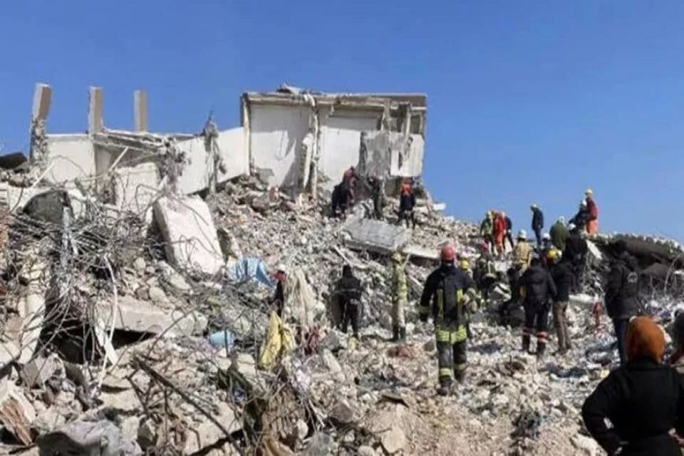 T&uuml;rkiye M&uuml;teahhitler Birliği (TMB) deprem b&ouml;lgesinin yeniden imarına destek kararı