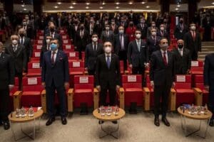 T&uuml;rkiye&rsquo;nin en hızlı b&uuml;y&uuml;yen şirketleri a&ccedil;ıklandı. Listede İzmir'den 9 şirket