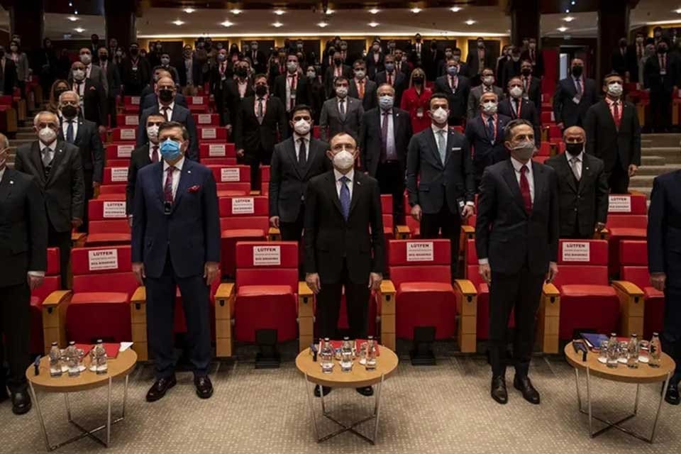 T&uuml;rkiye&rsquo;nin en hızlı b&uuml;y&uuml;yen şirketleri a&ccedil;ıklandı. Listede İzmir'den 9 şirket
