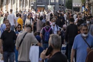 T&Uuml;İK verilerine g&ouml;re, T&uuml;rkiye'nin en kalabalık il&ccedil;esi 977 bin 489