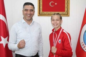 &Uuml;lkemizde bir&ccedil;ok başarıya imza atan Menderes Belediyespor&rsquo;un boks&ouml;r melekleri g&ouml;zlerini