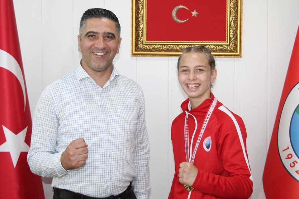 &Uuml;lkemizde bir&ccedil;ok başarıya imza atan Menderes Belediyespor&rsquo;un boks&ouml;r melekleri g&ouml;zlerini