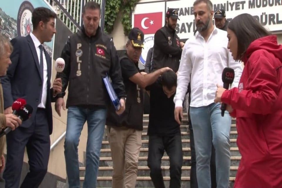 Başakşehir ve K&uuml;&ccedil;&uuml;k&ccedil;ekmece'de &uuml;&ccedil; kişiyi &ouml;ld&uuml;r&uuml;p, ikisi polis d&ouml;rt kişiyi