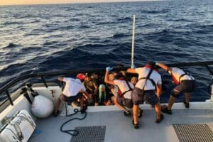 Muğla'nın Dat&ccedil;a il&ccedil;esi a&ccedil;ıklarında, Yunan&nbsp;unsurlarınca can salları i&ccedil;inde geri itilen