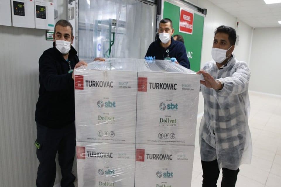 Turkovac aşılarının &uuml;retim tesisinden Halk Sağlığı depolarına ilk sevkiyatı ger&ccedil;ekleşti.