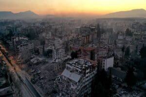 T&Uuml;SAD, deprem b&ouml;lgesinde sağlık hizmetlerinin aksamaması i&ccedil;in rapor hazırladı T&uuml;rkiye