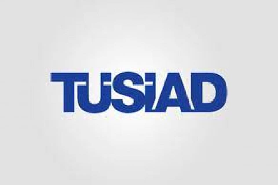 T&Uuml;SİAD'dan yapılan a&ccedil;ıklamada, d&ouml;viz kurlarındaki y&uuml;kselişin ekonomik dengeleri bozduğu bildirildi.