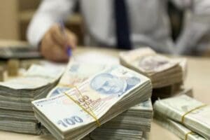 T&Uuml;SİAD Başekonomisti Gizem &Ouml;ztok Altınsa&ccedil;, ekonomiye ilişkin değerlendirmede bulundu. Altınsa&ccedil;,