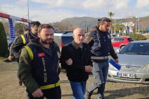 Muğla'nın Menteşe il&ccedil;esinde, birlikte yaşadığı Alzheimer hastası ablası Canan &Ouml;ner'e