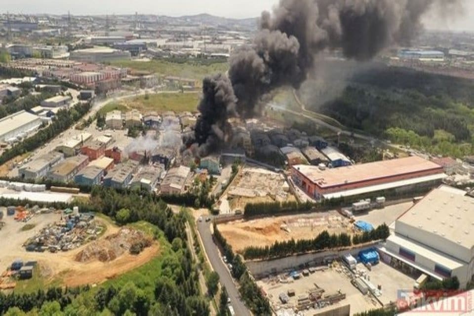 Son dakika habere g&ouml;re Tuzla'da bulunan bir fabrikada meydana gelen