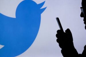 Dünyanın en çok kullanılan mikroblog sitesi Twitter, yanlış bilginin yayılmasını