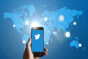 Twitter, gerçek ve kamu yararına olduğunu belirlediği hesaplara verdiği mavi