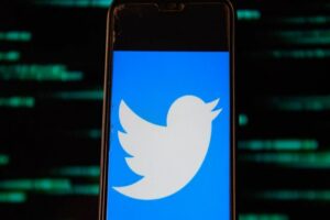 Twitter, gergin bir seyirde ilerleyen sohbetlerde kullanıcılara uyarıda bulunacak. Kullanıcıya