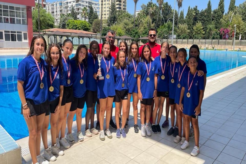 İzmir B&uuml;y&uuml;kşehir Belediyesi Gen&ccedil;lik ve Spor Kul&uuml;b&uuml; Sutopu U15 Kadın